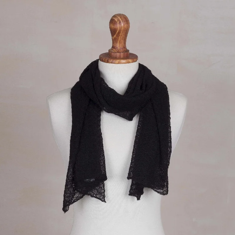 - Remote interactive pet feederBlack Wavy Texture Alpaca Scarf