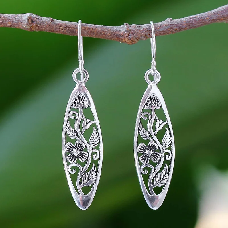 - Dog anti-slip matSpring Daisy Sterling Silver Earrings