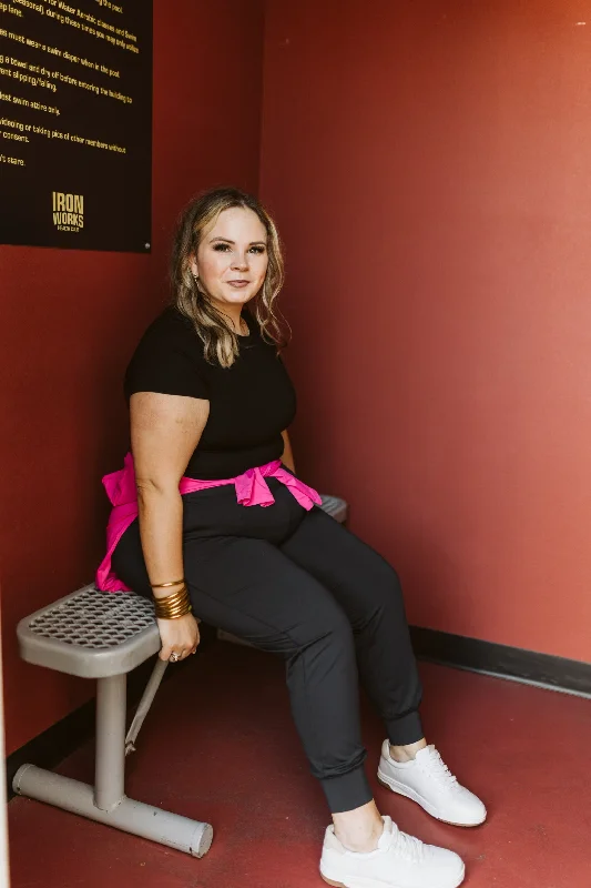 Setting The Barre Short Sleeve Crop Top in Black